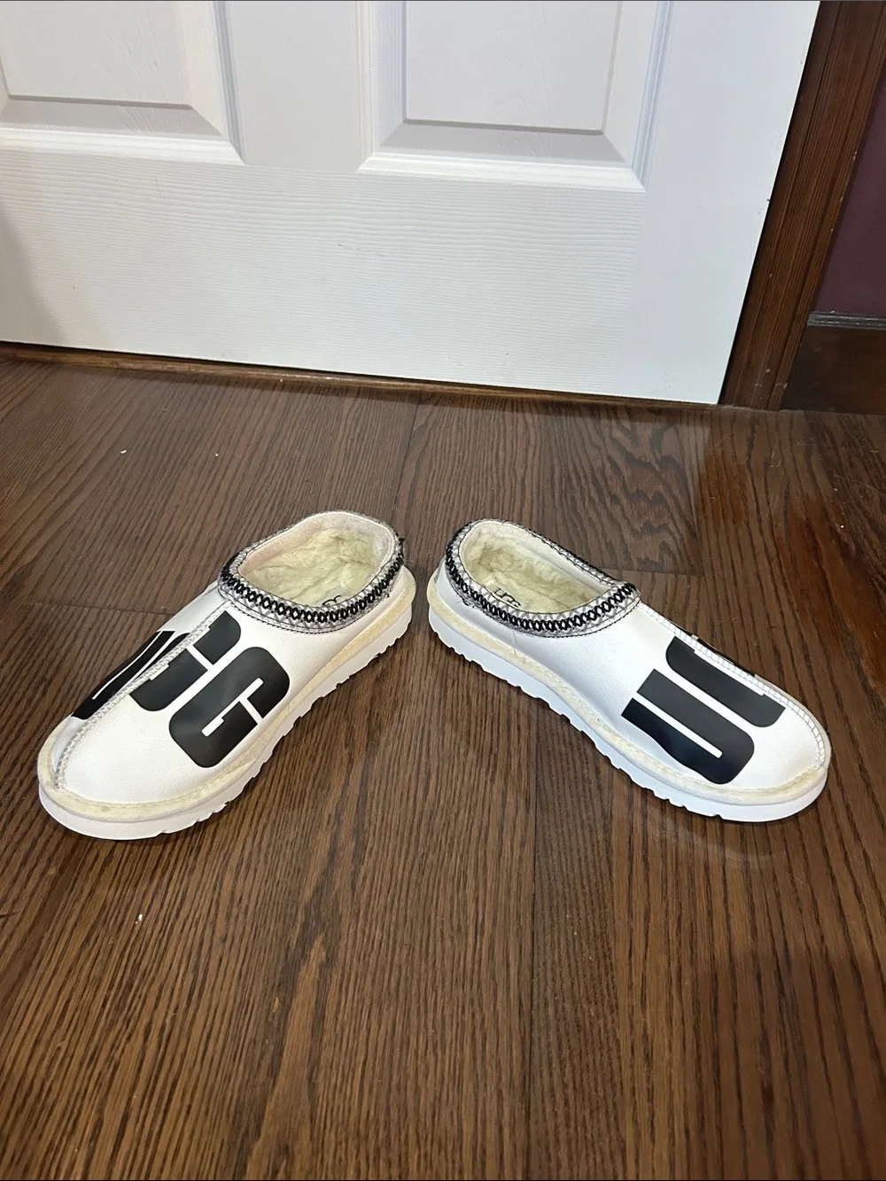 UGG Men’s  White  black Shearling Logo Slip-On Tasman chord loafer slipper shoes